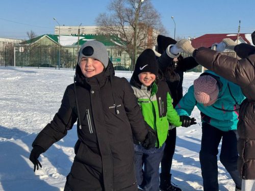 В Азнакаево прошел флешмоб дружбы «Огоньки обнимаются»