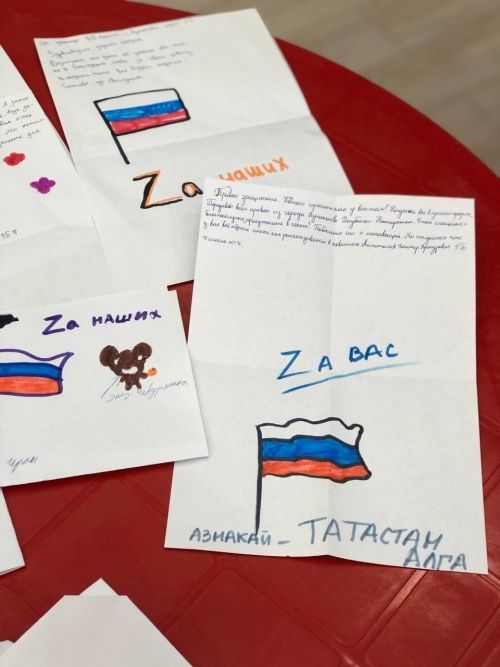 Школьники Азнакаево пишут письма поддержки солдатам в зоне СВО