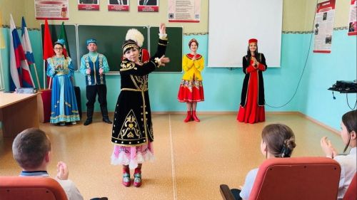 Туган тел: праздник родного языка в Азнакаево
