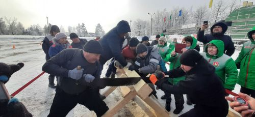 Азнакайда узган авыл яшьләре спартакиадасында утын да кистеләр
