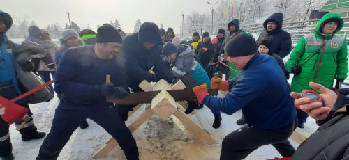 Азнакайда узган авыл яшьләре спартакиадасында утын да кистеләр