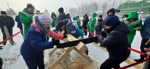Азнакайда узган авыл яшьләре спартакиадасында утын да кистеләр