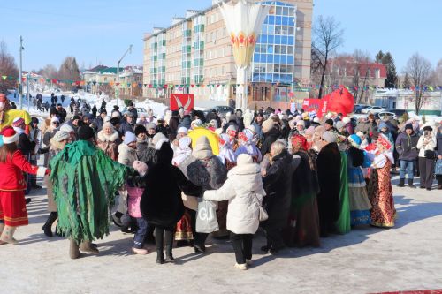 Азнакайда  Май чабу бәйрәме узды