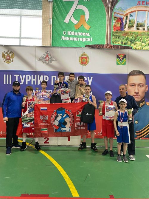 Азнакайның яшь боксчылары уңышлары белән сөендерәләр