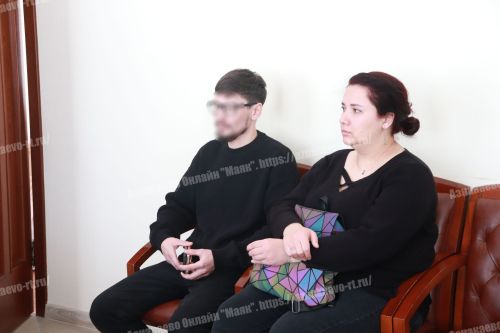 Азнакай районы башлыгы Марсель  Шәйдуллин  махсус хәрби операциядә катнашучы ир-егетләр белән очрашты