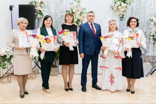 Учительница из Азнакаево завоевала Гран-при всероссийского конкурса!