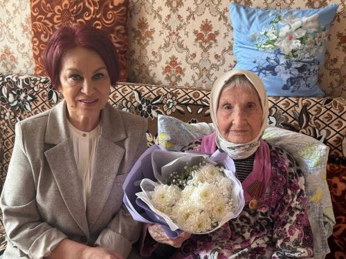 Азнакаевские ветераны и труженики тылы получают юбилейные медали к 80-летию Победы