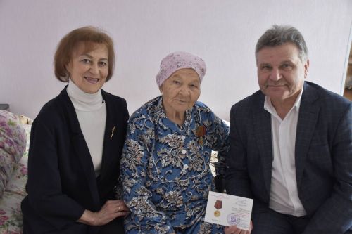 Ветеранам и труженикам тыла Актюбы вручены юбилейные медали