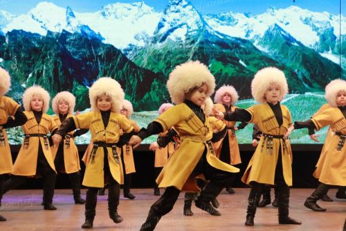 Праздничный концерт для милых дам в Доме культуры