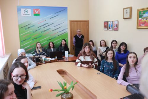 В редакции газеты «Маяк» прошел праздничный концерт, подготовленный учащимися Азнакаевской ДШИ