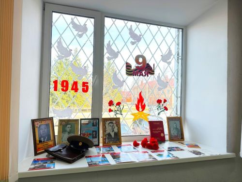 Клиентская служба в Азнакаевском районе поддержала акцию «Окна Победы»
