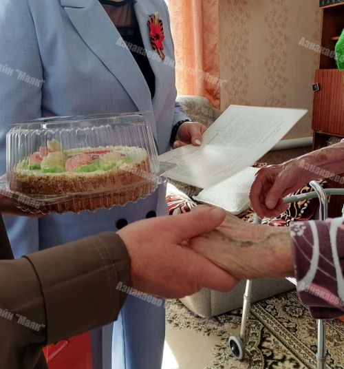Милеуша Шайдуллина поздравила ветеранов в Вахитово