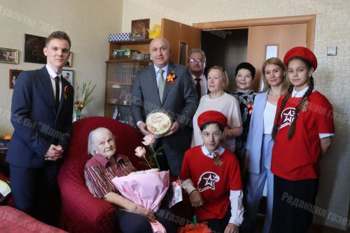 Глава Азнакаевского района поздравил тружениц тыла с Днем Победы