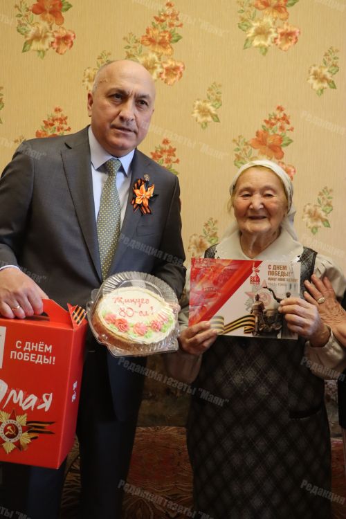 Глава Азнакаевского района поздравил тружениц тыла с Днем Победы
