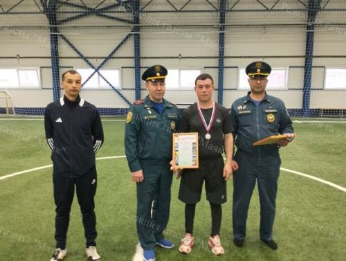 Азнакаевские пожарные соревновались в футбольном матче
