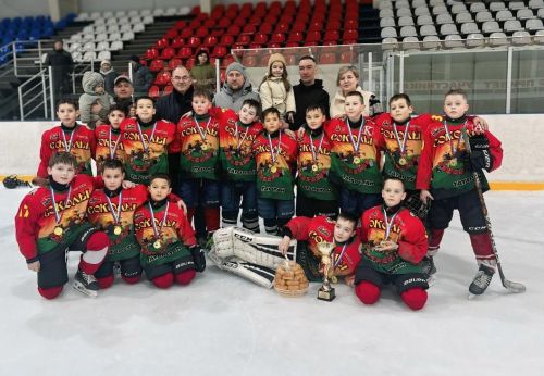 Азнакай хоккейчылар батыр якташларын данладылар