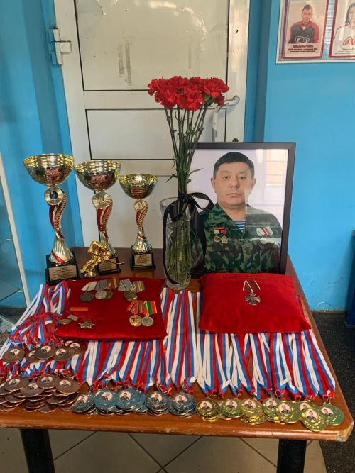 Азнакай хоккейчылар батыр якташларын данладылар