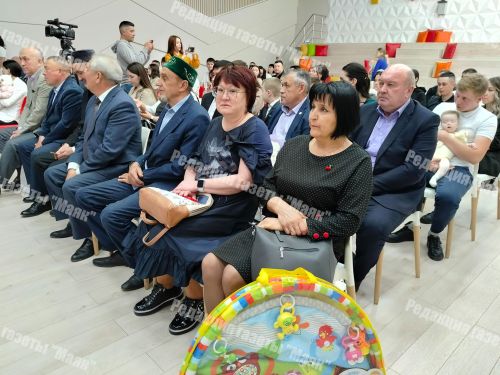 Азнакаево отметил День семьи чествованием новорожденных и их родителей