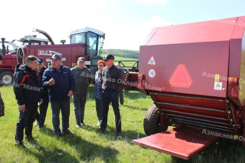 В Азнакаево проверили технику для заготовки кормов