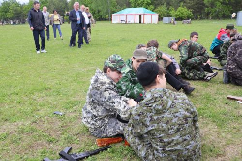 Азнакаевские школьники осваивают азы военной подготовки