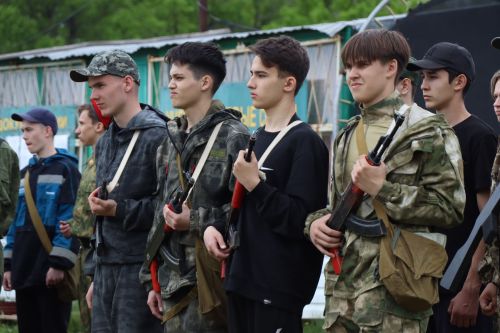 Азнакаевские школьники осваивают азы военной подготовки