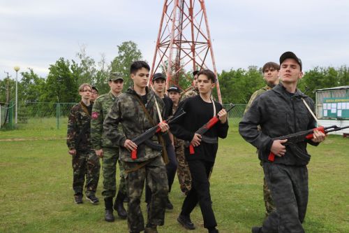 Азнакаевские школьники осваивают азы военной подготовки