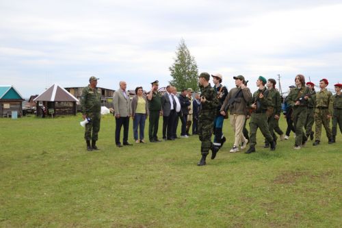 Азнакаевские школьники осваивают азы военной подготовки