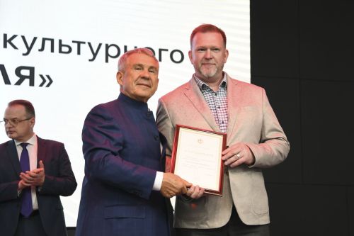 Татарстан Рәисе Азнакай районының Мәлбагыш авылында 3Д-принтер ярдәмендә төзелгән мәдәни үзәкне ачуда катнашты