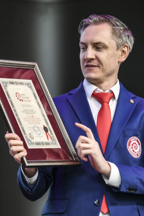 Татарстан Рәисе Азнакай районының Мәлбагыш авылында 3Д-принтер ярдәмендә төзелгән мәдәни үзәкне ачуда катнашты