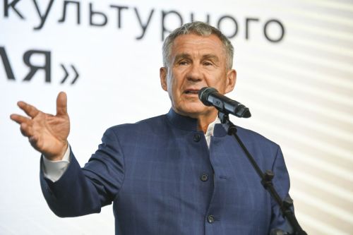 Татарстан Рәисе Азнакай районының Мәлбагыш авылында 3Д-принтер ярдәмендә төзелгән мәдәни үзәкне ачуда катнашты