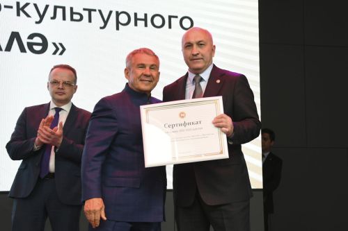 Татарстан Рәисе Азнакай районының Мәлбагыш авылында 3Д-принтер ярдәмендә төзелгән мәдәни үзәкне ачуда катнашты