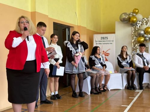 Торжественный «Последний звонок» прозвучал в школе №8 Азнакаево
