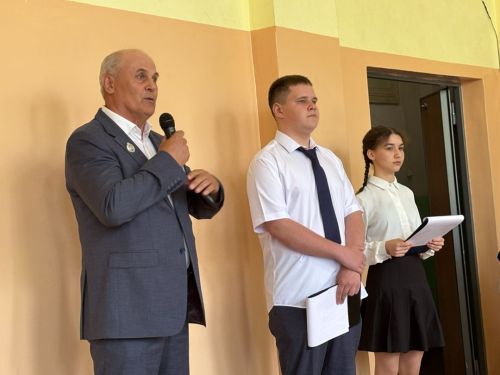Торжественный «Последний звонок» прозвучал в школе №8 Азнакаево