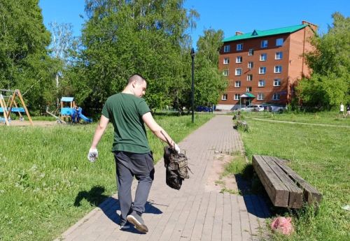 Студент из Азнакаево стал экогероем, очищая речку от мусора