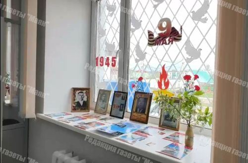 В Азнакаево сотрудники Социального фонда поздравили ветеранов песней