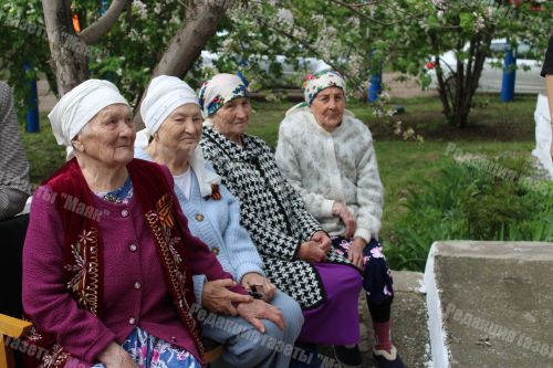 Мөслим авылында Ильяс Кәримов истәлегенә мемориаль такта ачылды
