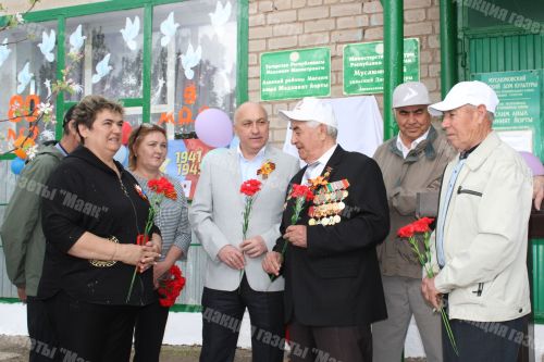 Мөслим авылында Ильяс Кәримов истәлегенә мемориаль такта ачылды