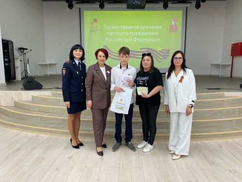 В Азнакаевском районе торжественно вручили паспорта