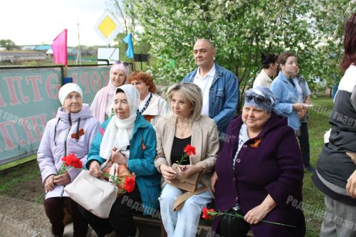 Мөслим авылында Ильяс Кәримов истәлегенә мемориаль такта ачылды