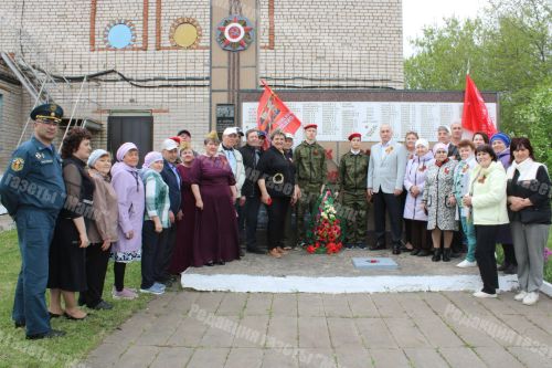 Мөслим авылында Ильяс Кәримов истәлегенә мемориаль такта ачылды