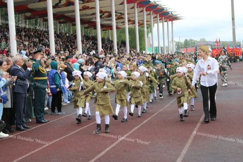 В Азнакаево торжественно отметили День Победы