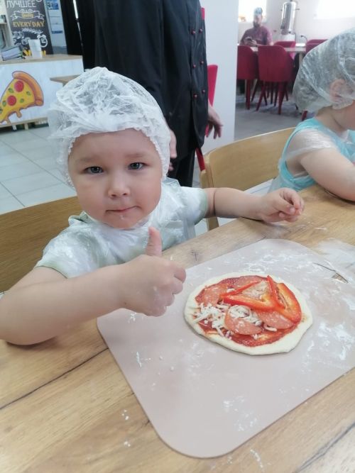 В Азнакаево отметили «День внука» совместным приготовлением пиццы