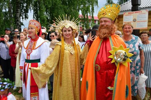 «Валда шинясь»: Минниханов принял участие в празднике в Тетюшском районе