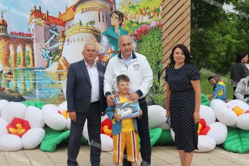 Балачак иленең иң матур бәйрәме Азнакайда Тарсус паркында  узды