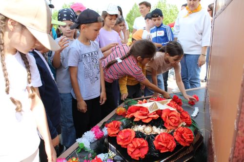 «Свеча памяти» в Азнакаево: юные жители почтили героев войны