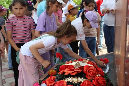 «Свеча памяти» в Азнакаево: юные жители почтили героев войны