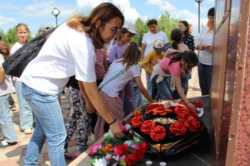 «Свеча памяти» в Азнакаево: юные жители почтили героев войны