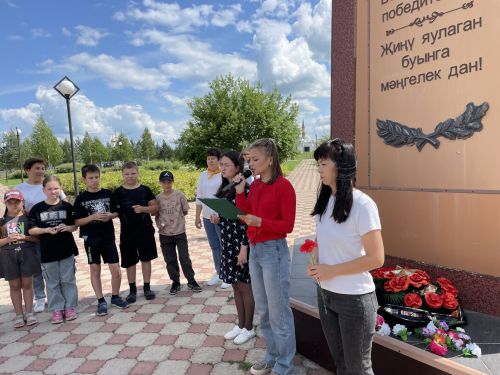 «Свеча памяти» в Азнакаево: юные жители почтили героев войны