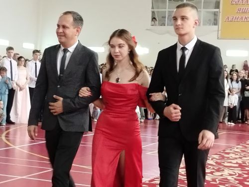 Сегодня  для всех выпускников Азнакаевского района состоялся общегородской выпускной вечер.