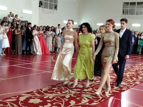 Сегодня  для всех выпускников Азнакаевского района состоялся общегородской выпускной вечер.